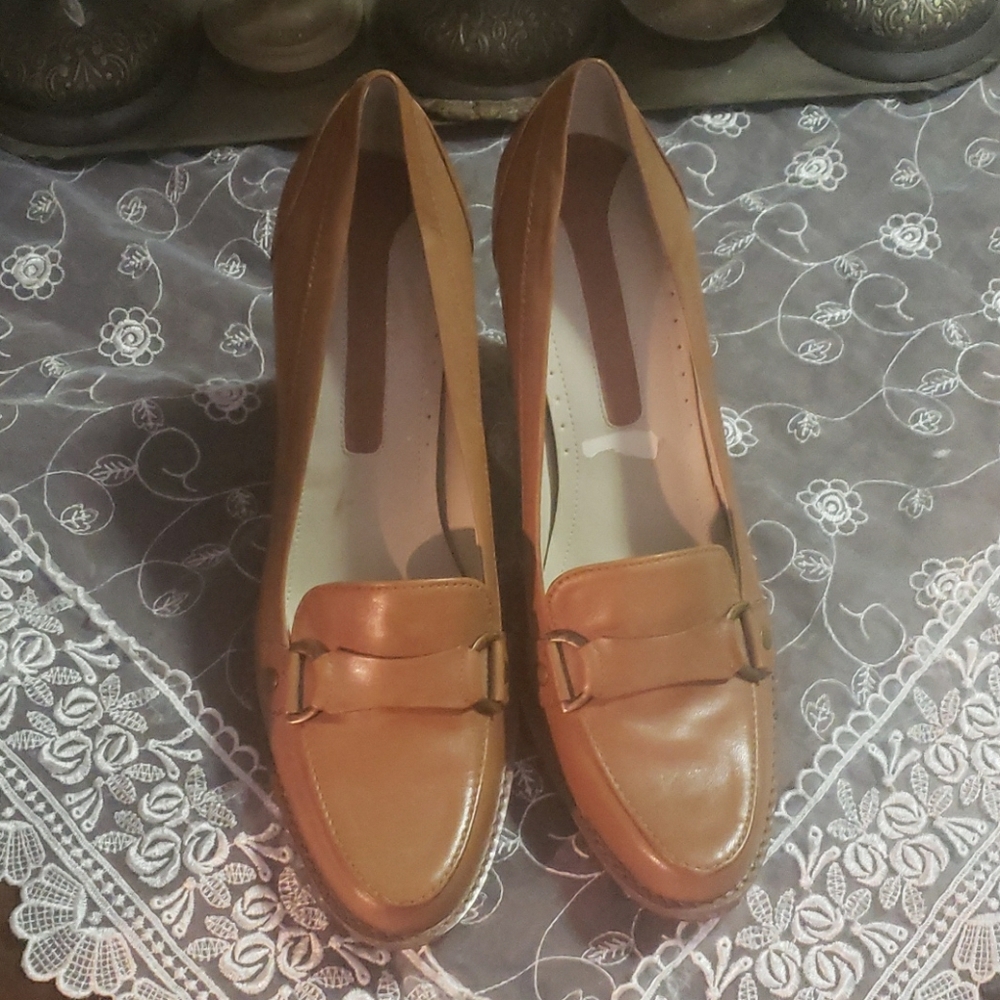 Bandolino brand 4 inch casual shoes.